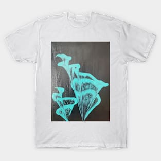 Teal chain pulled flowers on black background. T-Shirt